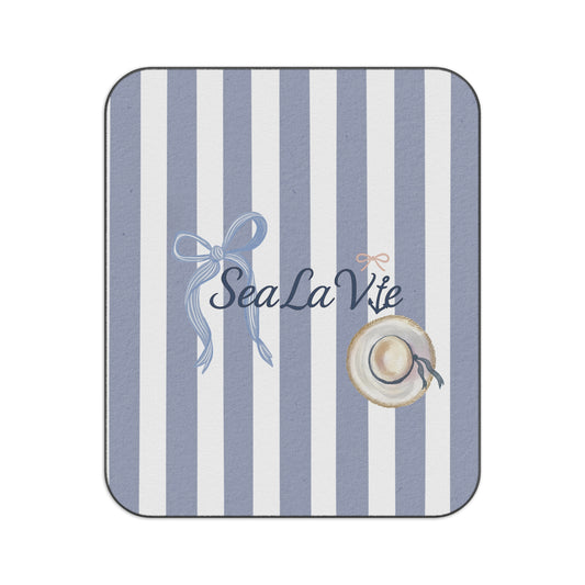 Sea la Vie Chic Picnic Blanket for Outdoor Gatherings, Stylish Beach Throw, SeaLaVie Design, Ideal for Picnics, Concerts, and Festivals